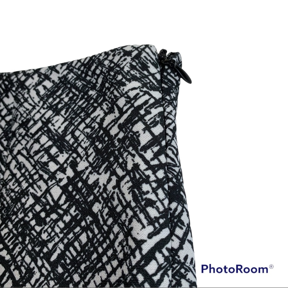 Zara Women’s Flare Black and White Mini Skirt - Picture 4 of 7